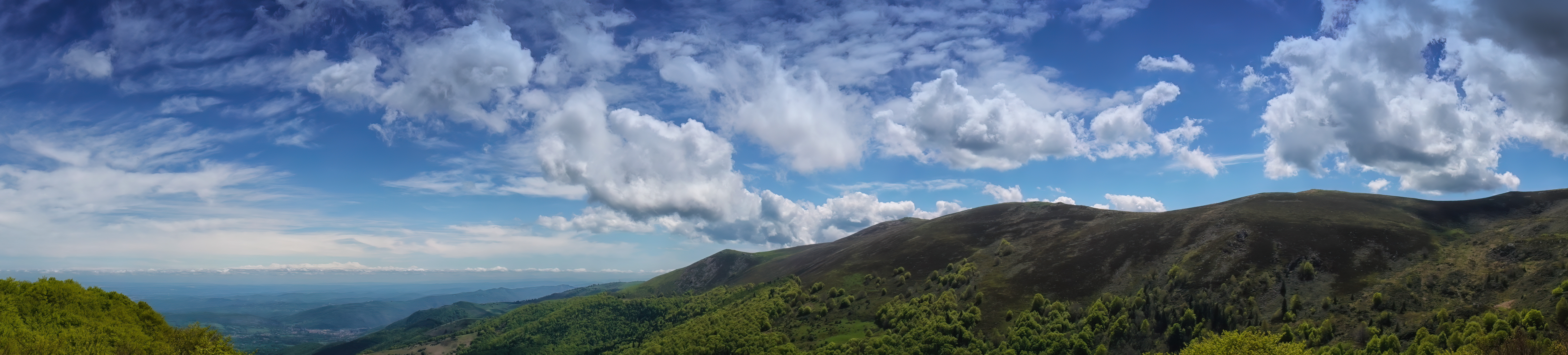 Le Massif du Rocher de Batail ጠ Panorama estival